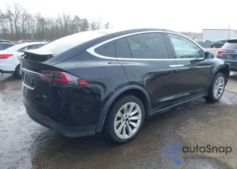 2018 Tesla Model X 100D/75D/P100D z USA, uszkodzony, nr VIN 5YJXCDE20JF113635